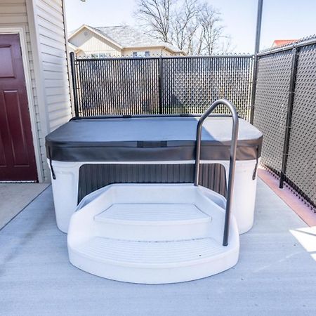 Tiny Home With Hot Tub Near Ft Leonard Wood! Waynesville Ngoại thất bức ảnh