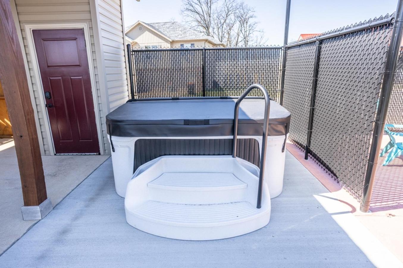 Tiny Home With Hot Tub Near Ft Leonard Wood! Waynesville Ngoại thất bức ảnh